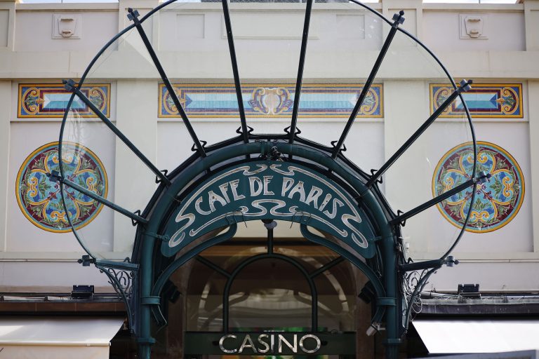 Monte Carlo, Monaco.
Wednesday 20 May 2015.
The Cafe de Paris and Casino.
World Copyright: Sam Bloxham/LAT Photographic.
ref: Digital Image _SBL8048